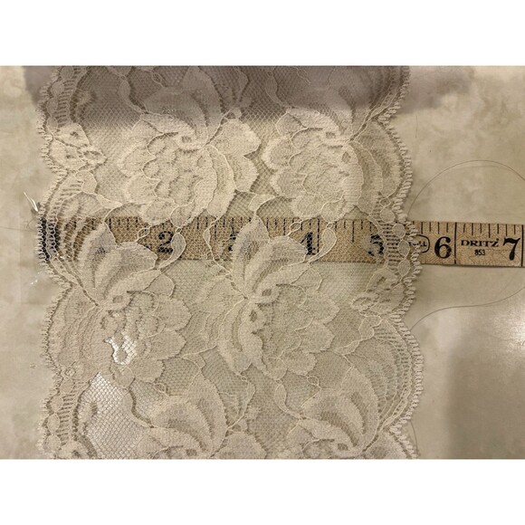 5-3/8 Inch Lace Off White Trim Sewing Upholstery Crafts 9 yards Cottage - Picture 3 of 3